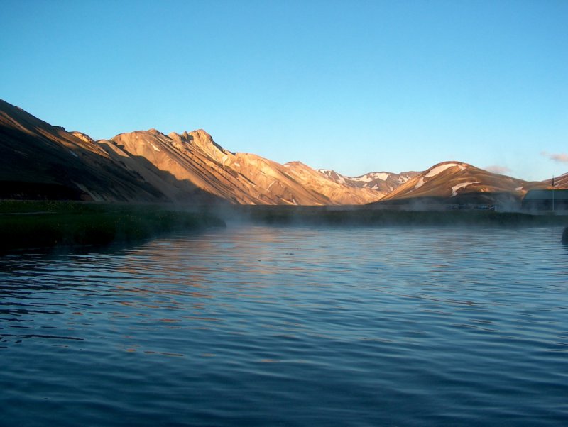 landmannalaugarwarmebeekbijdecamping.jpg