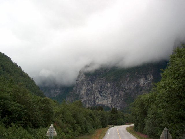 onderdewolken.jpg